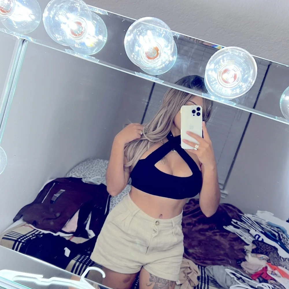 Black crop top - Picture 1 of 2